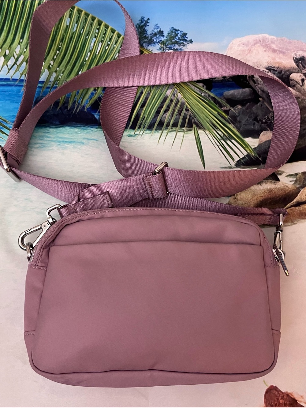 Lululemon Everywhere Crossbody Bag 2L - Picture 12 of 16